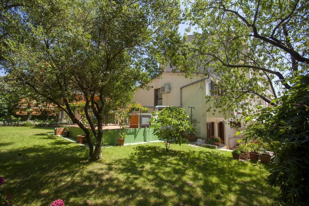 Apartments Villa Ban Ровінь Екстер'єр фото