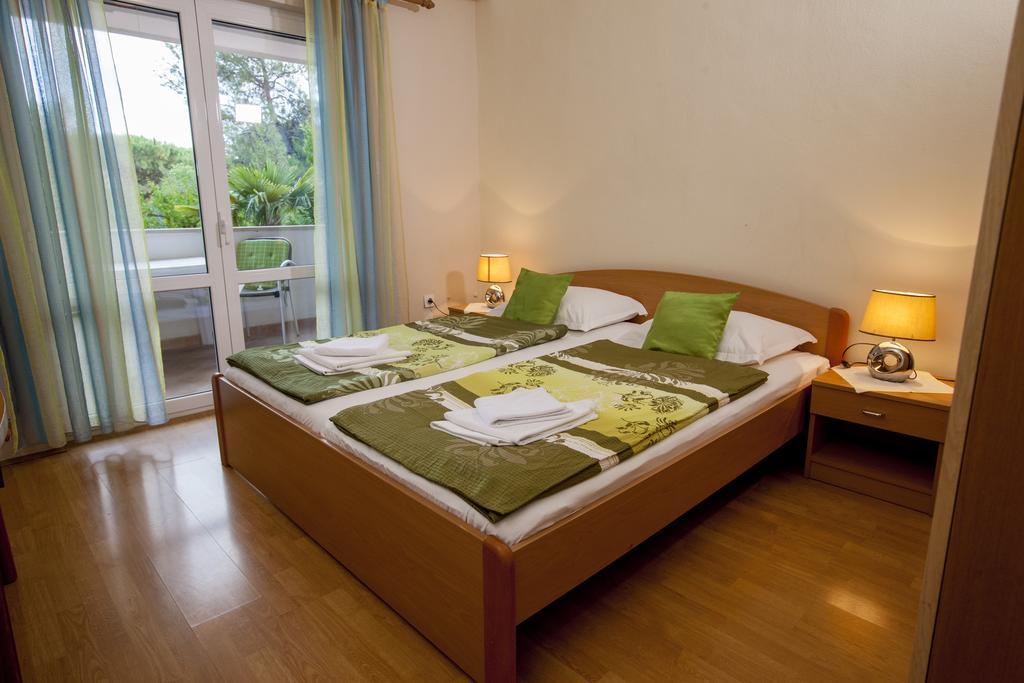 Apartments Villa Ban Ровінь Екстер'єр фото