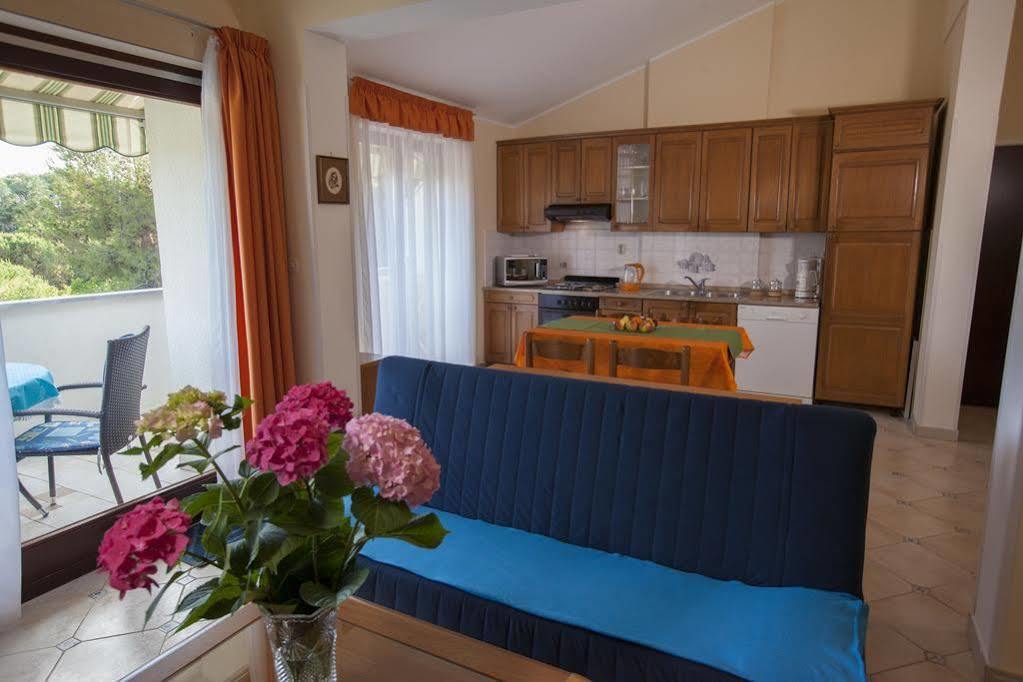 Apartments Villa Ban Ровінь Екстер'єр фото